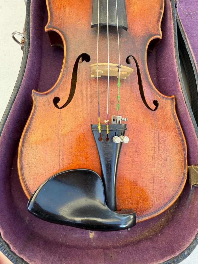 ヴィータウタス大王時代のリトアニア ブロンズ飾り アンティーク Lot # 25 - Copy of Stradivarius Violin with Bow | Strings